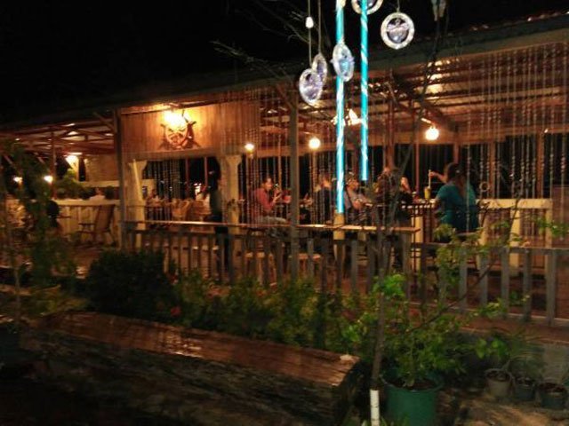 Cafe Dermaga Desa Poka Ambon, Maluku